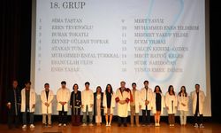 Tıp Fakültesi Öğrencileri Beyaz Önlük Töreni ile Hekimlik Yoluna İlk Adımlarını Attı