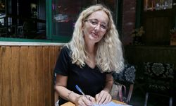 Yalovalı Yazar Emel Zehra Tunçinan İlk Kitabı İçin İmza Attı