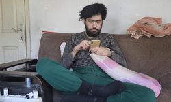Depremzede Genç 3 Yıl Sonra Tıraş Ettirildi ve Duş Aldırıldı!