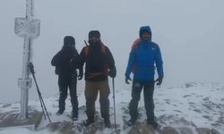 Uludağ'da Yılın İlk Karını Zirvede Kutladılar