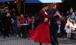 Yalova Kafeler Sokağı’nda Geleneksel ve Modern Dans Bütünleşti