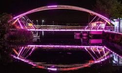 Yalova’da Ak Şemsettin Köprüsü, Meme Kanseri Farkındalığı İçin Pembeye Büründü