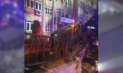 Kontrolden Çıkan Araç SGK Duvarını Yıktı