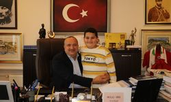 Başkan Avni Kurt, Vatandaşları ve Minik Hemşehrisini Makamında Ağırladı