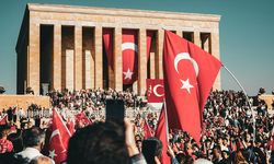 Biz Buradayız Atam, Cumhuriyet Senin Çocuklarınla Dimdik Ayakta!