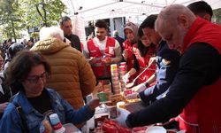 Yalova'da Şehitlerin Ruhu İçin Helva Dağıtıldı