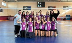 Uğur’un Kızları Yarı Final Biletini Aldı