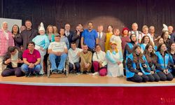 AK Parti Yalova’dan Engelsiz Sanata Destek: “Deli Deli Küpeli” Oyununa Yoğun İlgi