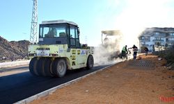 Mustafakemalpaşa Mahallesi’nde Asfalt ve Tretuvar Çalışmaları Sürüyor