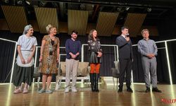 Doktor Bana Bir Çare Oyunu İzleyicileri Kahkahaya Boğdu