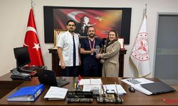 BİKAMDER’den Hayat Kurtaran Doktora Teşekkür Plaketi