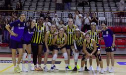 Kızlar Adana’da Güldü