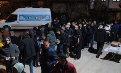 Altınova’da Camilerde Helva Dağıtıldı