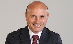 Oral’dan Gazetecilere Kutlama