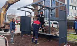 Çiftlikköy’de Duraklar Yenileniyor