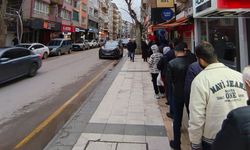 Pide Kuyruğu Uzadıkça Uzadı: İftar Öncesi Yoğunluk Dikkat Çekti