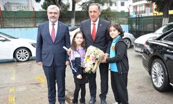 Vali Usta, Bayrak Törenine Katıldı