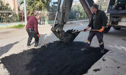 Çınarcık’ta Hasar Gören Yollara Sıcak Asfalt Müdahalesi