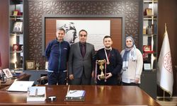 Kılıç, Şampiyonları Ağırladı