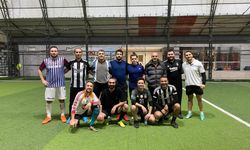 Yalova’da Duygu Dolu Veda: Öğretmen Taylan Deniz Akbal’a Jübile Maçı Sürprizi