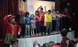 Çiftlikköylü Çocuklar ‘Dev Gölge Hacivat Karagöz’le Ramazan’a Veda Etti