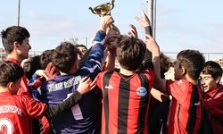 U-14’lerde Şampiyonluk Kupası Çiftlikköy Belediyespor’un