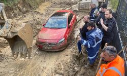 Esenköy’de Çamura Saplanan Araç 3 Saatte Kurtarıldı