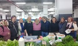 İYİ Partili Kadınlardan Pazarda Pişi İkramı