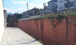 Yalova’da Yıkılma Riski Taşıyan Duvar Vatandaşları Tedirgin Ediyor