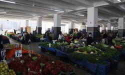 Yalova Semt Pazarı’nda Bahar Etiketi