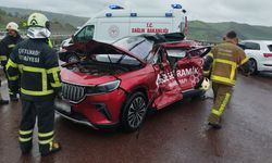 Yalova’da Tır Otomobille Çarpıştı: 4 Yaralı