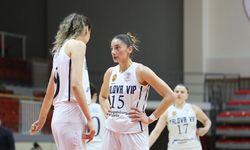 Alkışlar Bizim Kızlara