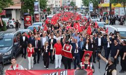 CHP’den Yalova’da Gövde Gösterisi: Binlerce Kişi 19 Mayıs İçin Yürüdü