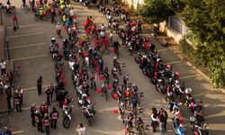 Motorcular Sürdü, Yalova Alkışladı