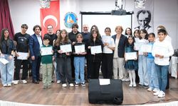 Çiftlikköy’de Gitar Kursiyerlerinin Konseri Beğeni Topladı