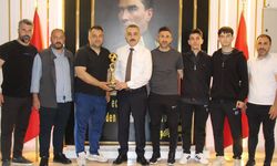 Şampiyonluk Kupası Kaymakam Demir ve Başkan Arslan’ı Ziyaret Etti