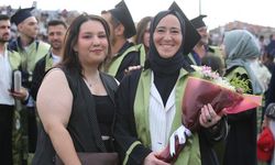 Anne Mezun Oldu, Kızı Yalova Üniversitesi’nde Eğitimine Devam Ediyor