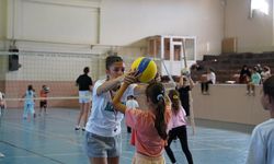 Kadıköy’de Voleybol Eğitimleri Tüm Hızıyla Sürüyor