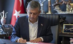 Özgür Özel ve 90 Milletvekili CHP’den İstifa Etti