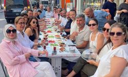 Yalova’da Anahtar Parti Esnafla Kahvaltıda Buluştu