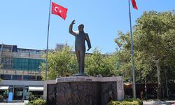 Yalova Valiliği’nin Önüne “Atatürk ve Yalova Anıtı Yapılsın” Çağrısı