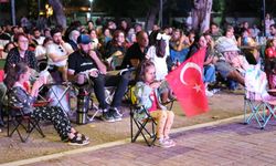 Çiftlikköylüler Filenin Sultanlarına Dev Ekrandan Destek Verdi
