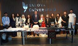 Yalova Üniversitesi’nde Yeni Öğrenciler Türk Dünyası Standında Karşılandı
