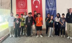 Yalova’da Cumhuriyet Bayramı Turnuvalarında Mehmet Akif Yağız’dan Çifte Birincilik