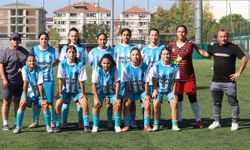 Bizim Kızlar Son İç Saha Maçına Çıktı