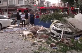 İstanbulda Patlama: "2 ölü, 1'i ağır 4 yaralı"   