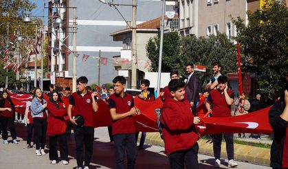Altınova’da 400 Metrelik Türk bayrağı İle Yürüyüş