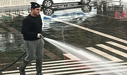 Cumhuriyet Meydanı’nda Bayram Hazırlığı