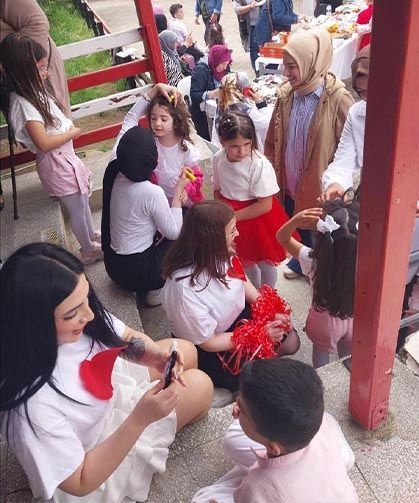 Yalova Üniversitesi Öğrencileri Çocuklarla Eğlendi