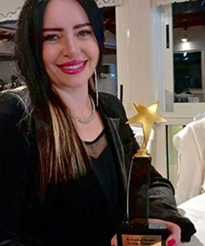 Kübra Karahanoğlu’na “Yılın En İyi Psikoloji Köşe Yazarı” Ödülü